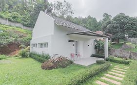 Reddoorz Resort Syariah Near Dcastello Ciater Subang